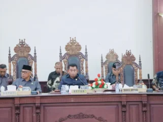 Foto: DPRD Kepulauan Sula saat melaksanakan Paripurna penyampaian Ranperda APBD 2025. (doc: istimewa)