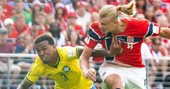 
Foto: Striker Norwegia Erling Haaland (kanan) saat duel udara melawan bek Brasil Gabriel. (doc: goodstats)